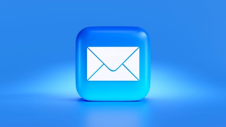 Illustration : icône d'enveloppe, formulaire de contact WordPress qui ne fonctionne pas et emails jamais délivrés